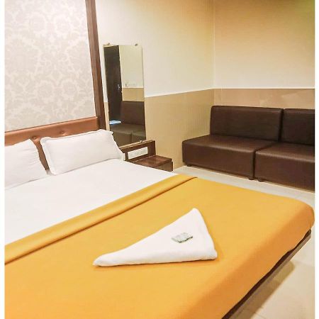 ת'יין Gurukripa Nx Lodging By Wb Inn מראה חיצוני תמונה