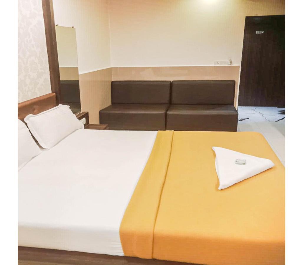 ת'יין Gurukripa Nx Lodging By Wb Inn מראה חיצוני תמונה