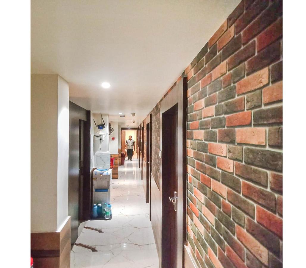 ת'יין Gurukripa Nx Lodging By Wb Inn מראה חיצוני תמונה